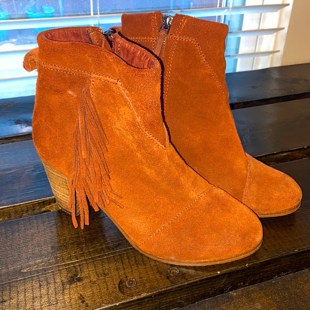 TOMS Lunata Fringe Suede Boots - size 7